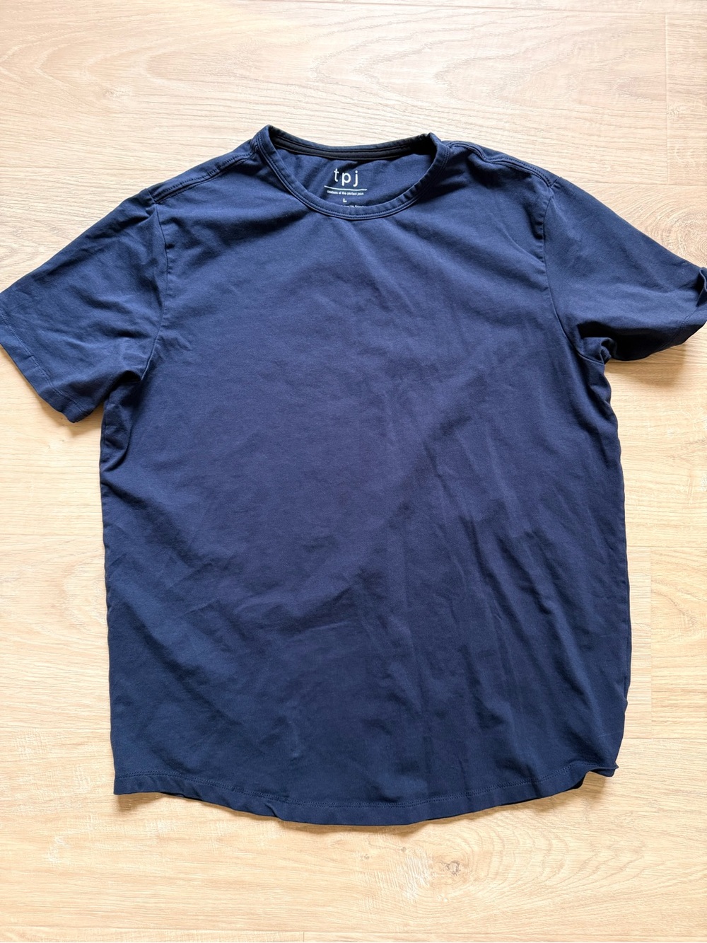 tpj Short Sleeve Crew Neck Curved Hem T-Shirt in Navy